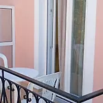 Elena 1 * קאבוס
